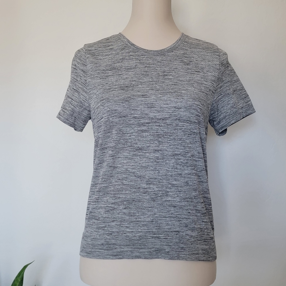 Athleta Heathered In Motion Seamless Tee Size Small Gray Activewear
